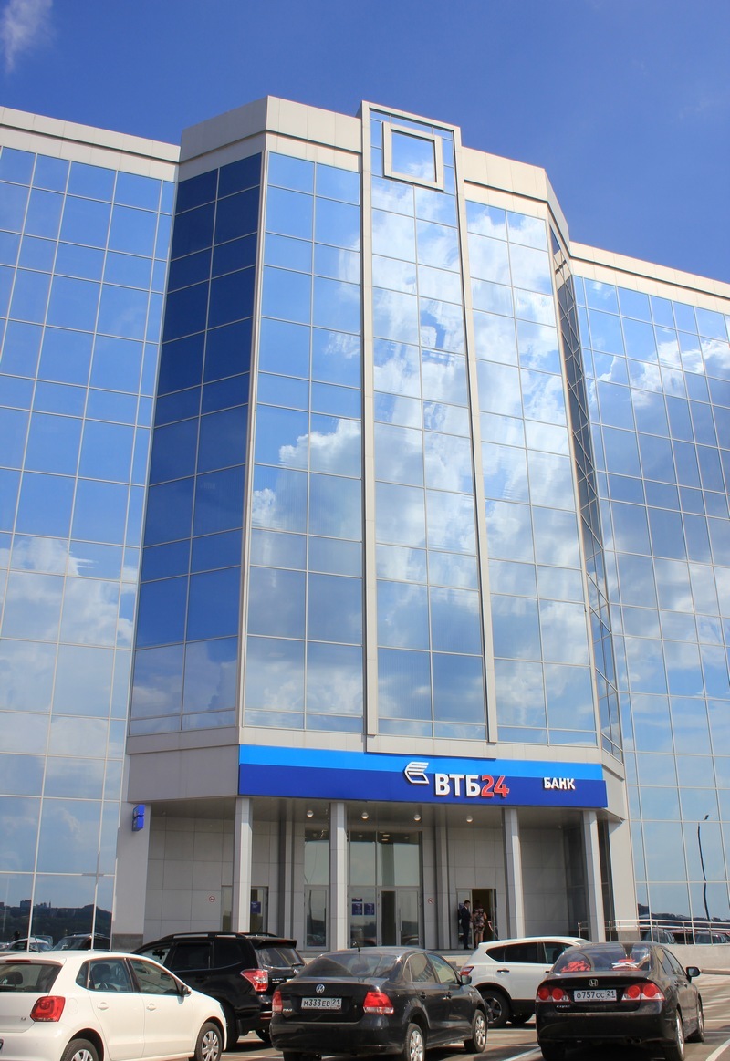 Здание банка ВТБ 24 в городе Чебоксары