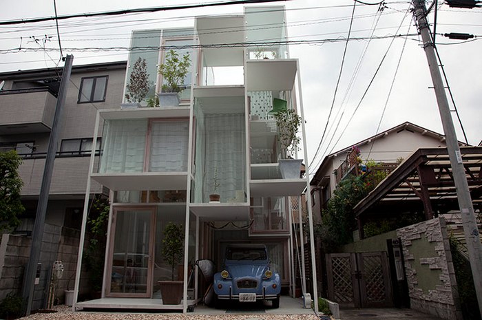 The transparent House NA designed by Fujimoto in a residential area of Tokyo, Japan: an inhabitable climbing frame