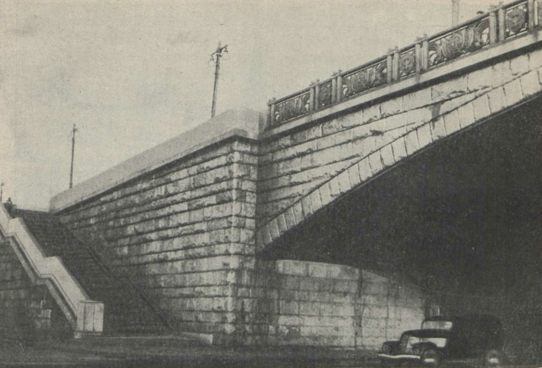 Большой Каменный мост в Москве (1935—1936). Сходы на набережную