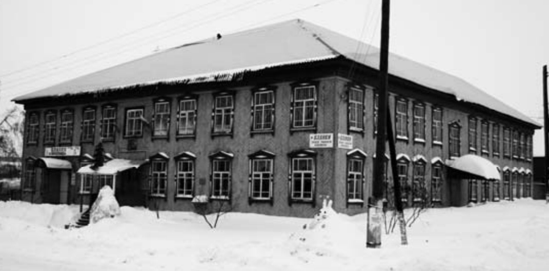 С. Малая Пурга, ул. Советская, 55. Школа. 1930-е гг. Фото 2011 г.