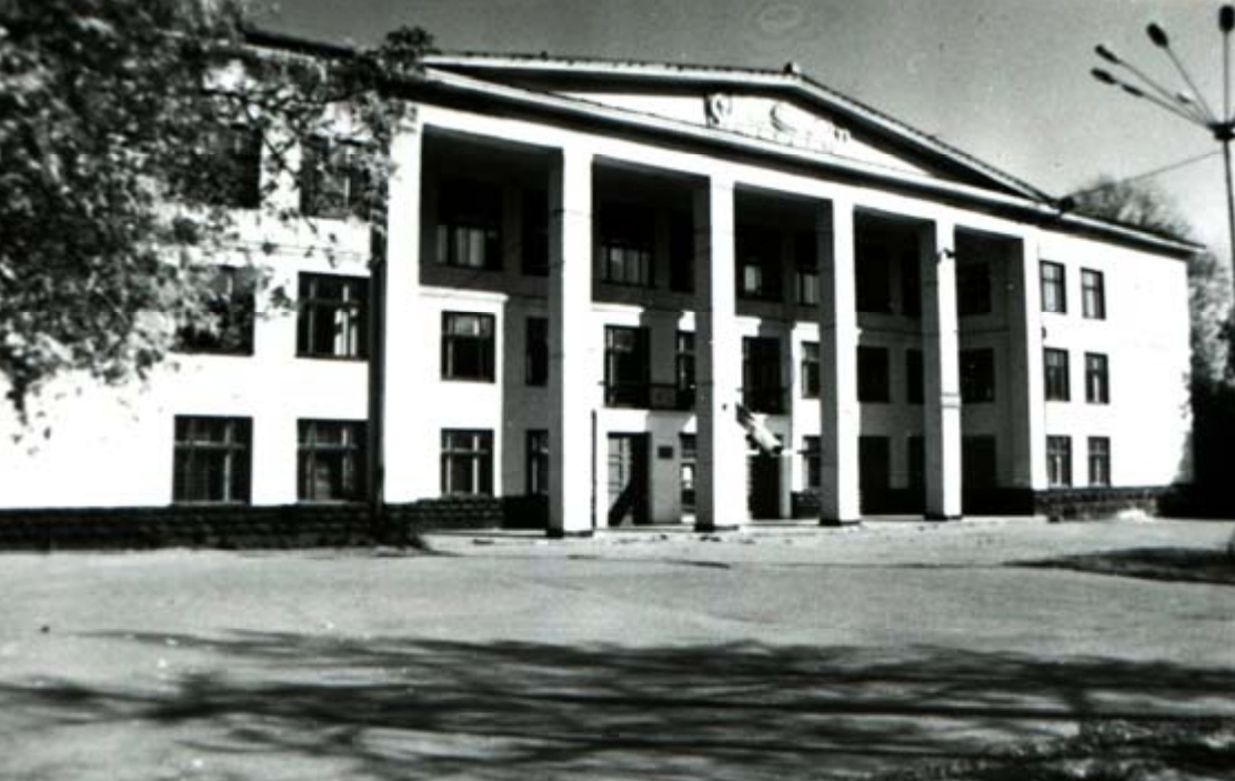 Ул. Орджоникидзе, 35а. Дворец культуры «Октябрь» 1953—1962