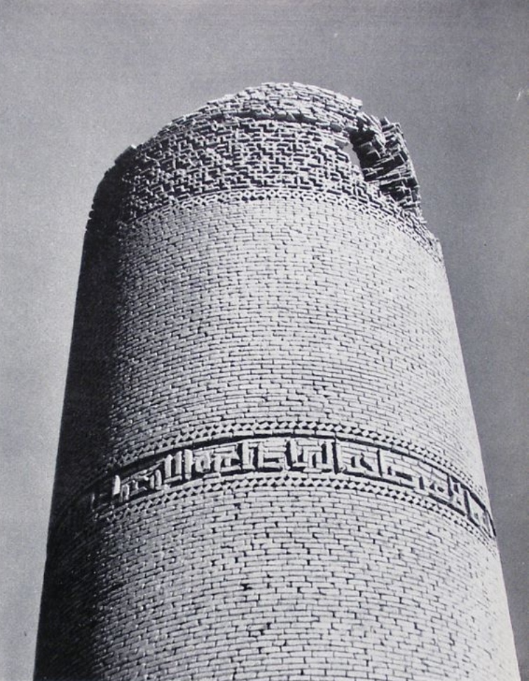 Месториан. Деталь минарета 1102 г. с надписью. Фото 1970 г.