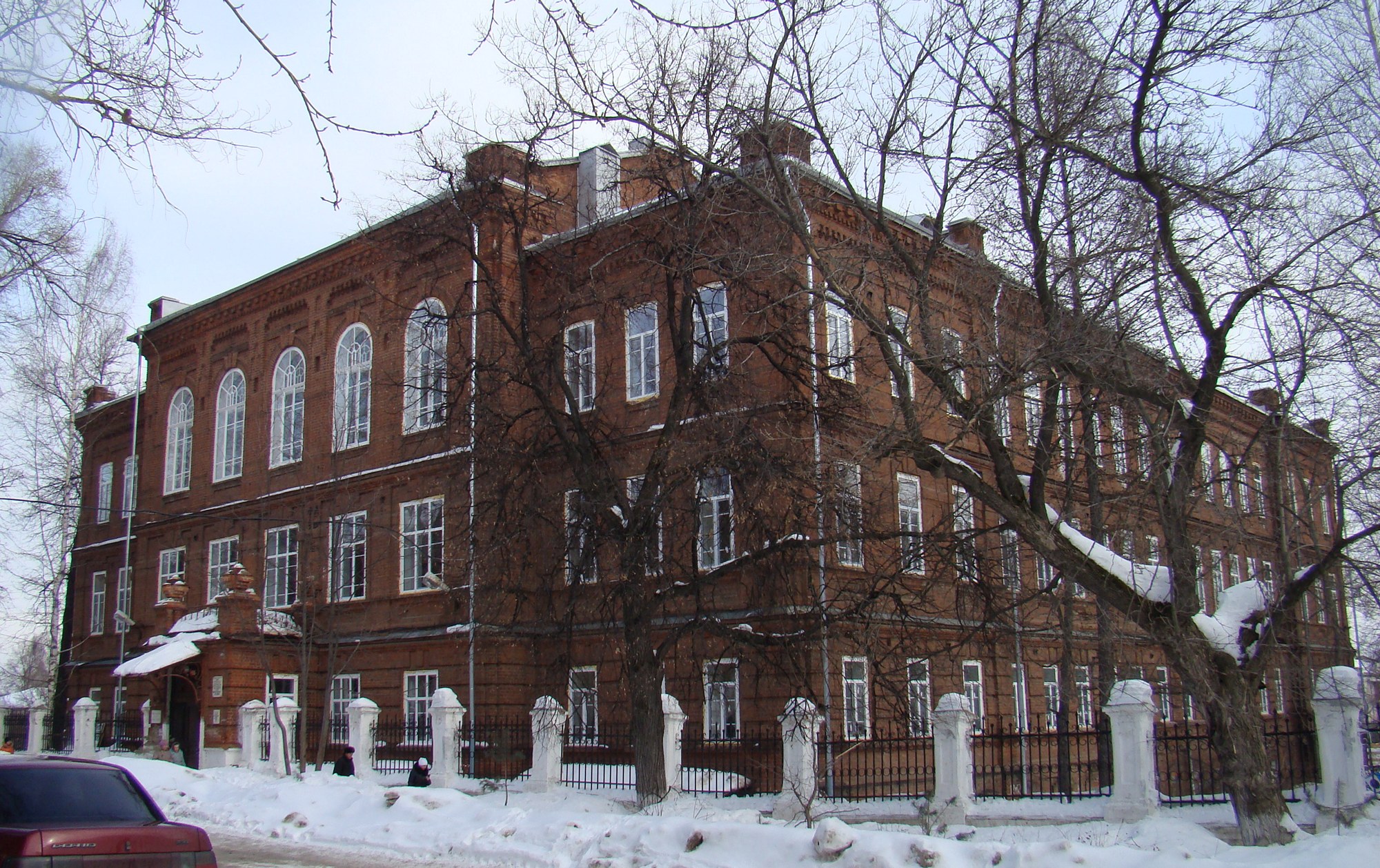 Женская гимназия. Сарапул, ул. Гоголя, 23. Фото М. В. Курочкина. 2013 г.