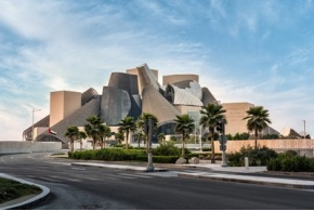 20 лет ожидания: Guggenheim Abu Dhabi и пределы глобального музея