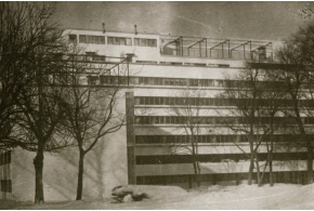 М. Гинзбург и И. Милинис. Дом сотрудников Наркомфина в Москве. 1929