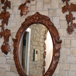 Декоративная композиция с рамой для зеркала